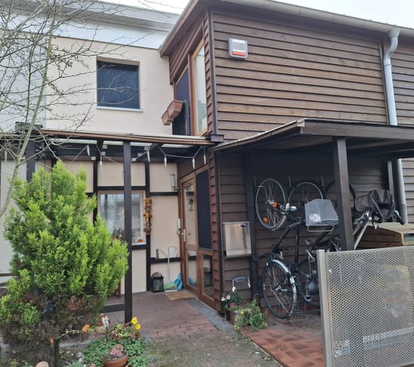 Vorderansicht Eingang