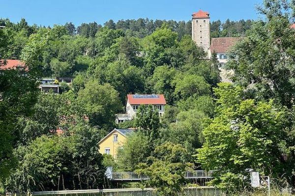 Traumhaus in Top Lage mit Einliegerwohnung und hohem Ausbaupotential und großem Grundstück