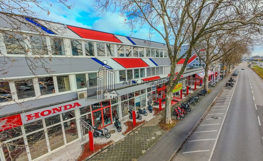 ATIK: Erstbezug nach Sanierung durch Mieterwunsch - Modernes Büro in zentraler Lage - provisionsfrei – Drohnenaufnahme