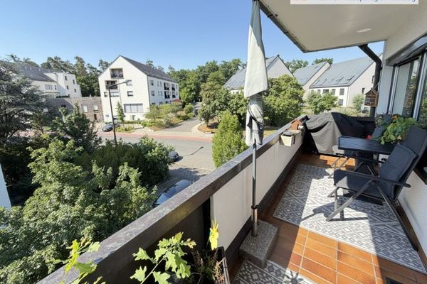 Well-maintained 3-room condominium with balcony, garage and parking space in a quiet location
