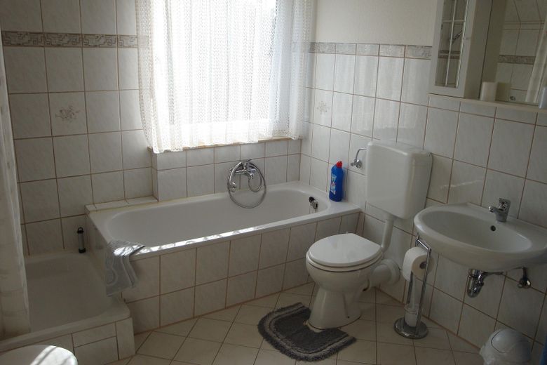 2 FAM-Haus, Heiligenhafen gute Lage, Niedrigenergie, grundsaniert, gehobene Ausstattung – FeWo Bad