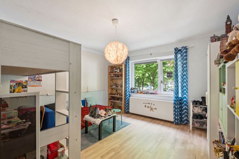 Kapitalanleger aufgepasst! Modernisierte &amp; Vermietete 2-Zimmer-Wohnung mit Balkon in Hamburg-Horn – Schlafzimmer