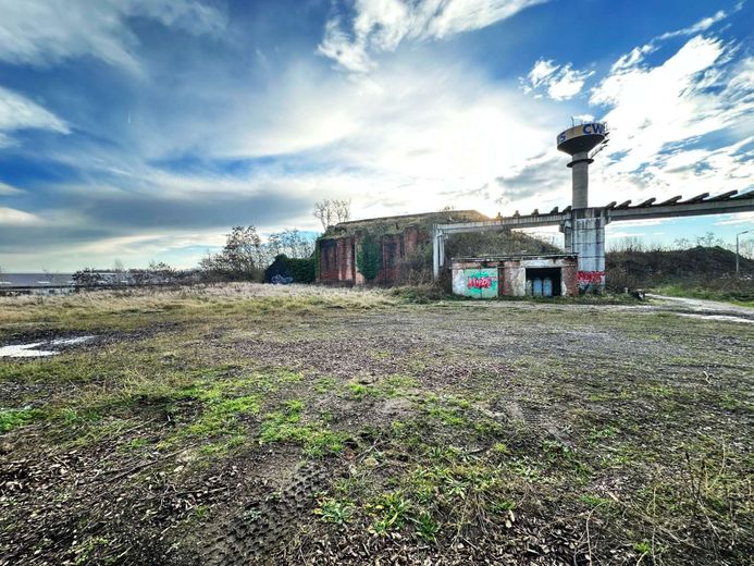 Provisionsfrei! Nähe A14 Vielseitiges Gewerbeareal auf 41.440m² mit Bunkeranlagen in Schönebeck – Bunker 1 Nordost Ansicht
