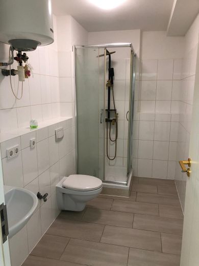 Bonito apartamento de 2 habitaciones en Kusel, incluidos gas y electricidad – Badezimmer