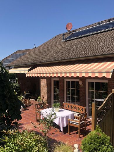 Einfamilienhaus in bester Wohnlage - *Courtagefrei* – Terrasse 1