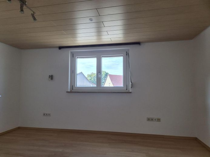 Viel Platz für ein gutes Leben in diesem freistehenden Einfamilienhaus mit Garten + Einliegerwohnung – Und im OG viel Platz