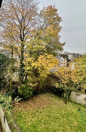 schöne 1 Zi.-Wohnung mit separater Küche und Balkon in Düsseldorf-Bilk ! – Blick in den Garten vom Balk