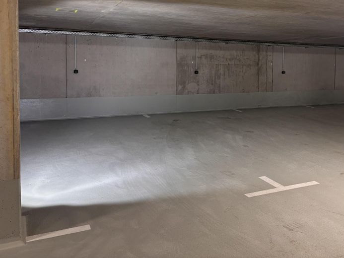 Appartement neuf moderne de 2 pièces avec cuisine, balcon et 2 places de stationnement à Nürtingen-Oberensingen – Tiefgaragen-Stellplatz