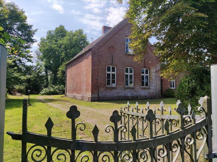 Ehemaliges Schulgebäude