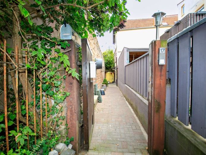 Vollständig Saniertes TINY HOUSE mit Tageslichtbad in zentraler Lage Neustadts zu erwerben – Foto 1