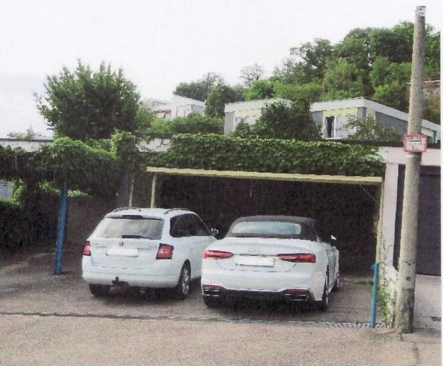 Garage mit Stellenplätzen