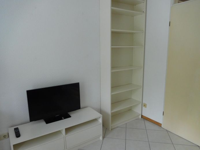Möbliertes Apartment mit Terrasse und Tiefgaragenplatz – Wohnbereich