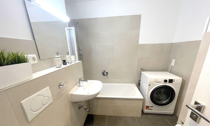 1a Kapitalanlage! Komplett sanierte und möblierte 3 Zimmer Wohnung – Bad
