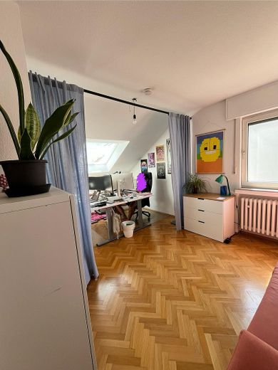 Sonnige Dachgeschosswohnung in Köln-Weiden – Schlafzimmer 1