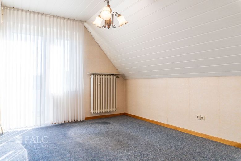 Freistehendes Einfamilienhaus mit Anbaupotenzial in ruhiger Randlage – Kind 2 zur Straße