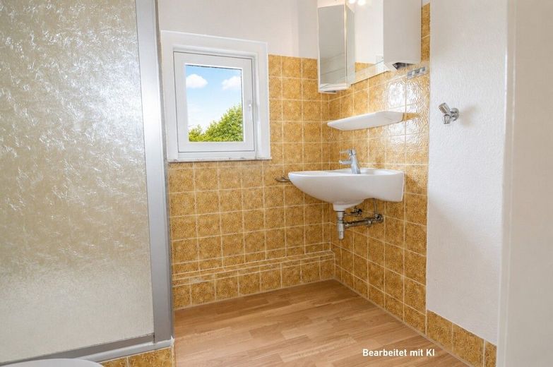Ihr Deal: 3 Häuschen, 3 Garagen, bis zu 5 WE, davon nur 2 vermietet. HEIZUNG IST NEU! – WE2 Bad