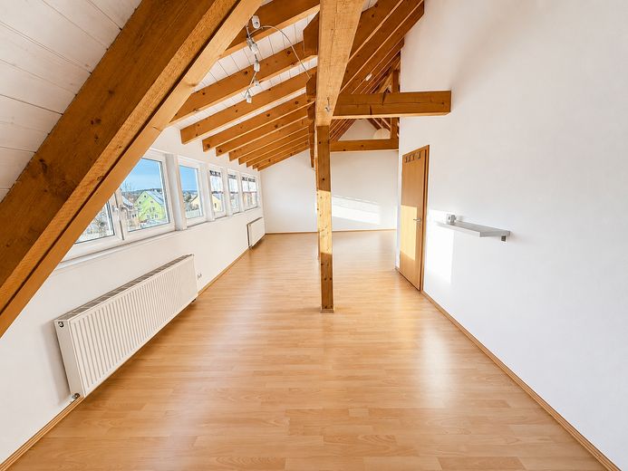 212 qm Familienhaus  - Alleinnutzung oder 2 separate Wohnungen – DG