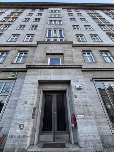 Kapitalanlage oder Eigennutzung in Bestlage Friedrichshain – Haus Eingang