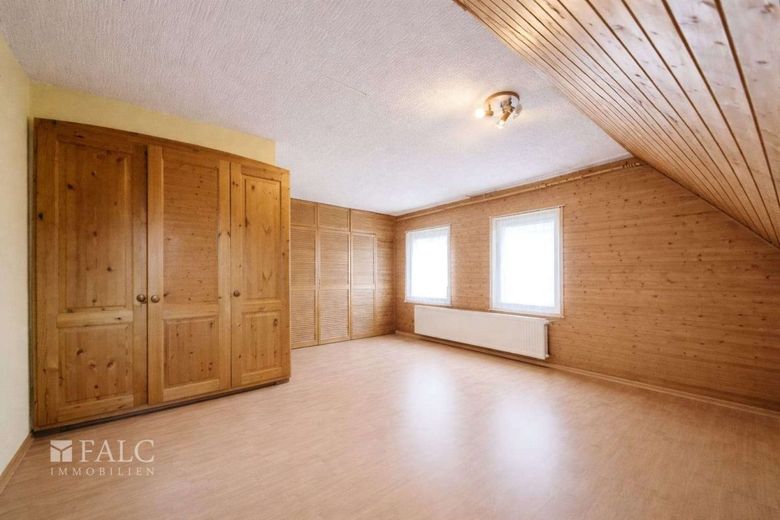 *Reserv.* Hör´mal wer da hämmert // Ihr Sanierungsprojekt! - FALC Immobilien – Schlafzimmer 2 DG