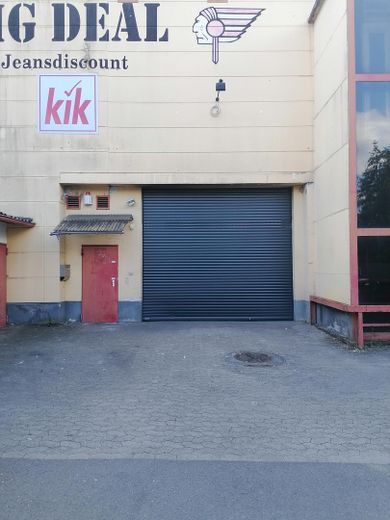 Lager- oder Werkstattfläche mit Rolltor – Foto 1