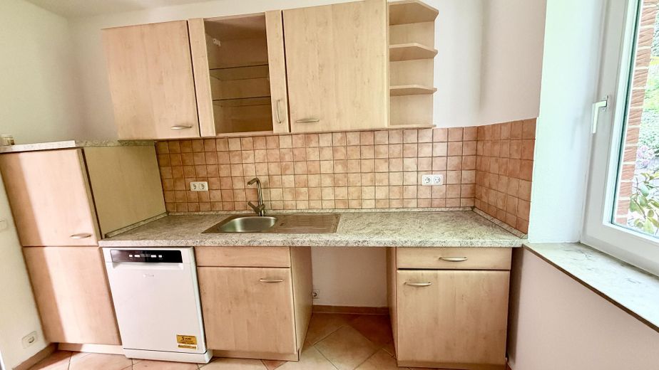 Berlin-Kladow -kernsanierte 3 Zimmer Maisonette Wohnung mit kleinem Garten – Küche 3