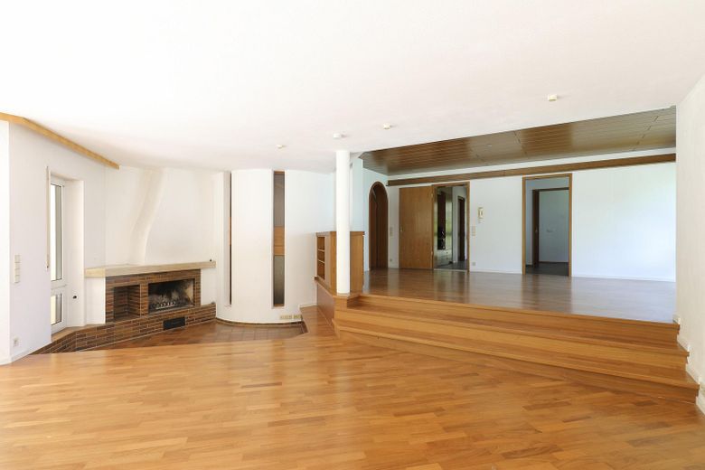 Wohnzimmer mit off. Kamin