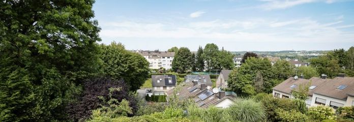 Zeer goed uitgerust hoekhuis met vrij uitzicht, garage, parkeerplaats en uitbreidbare zolderverdieping