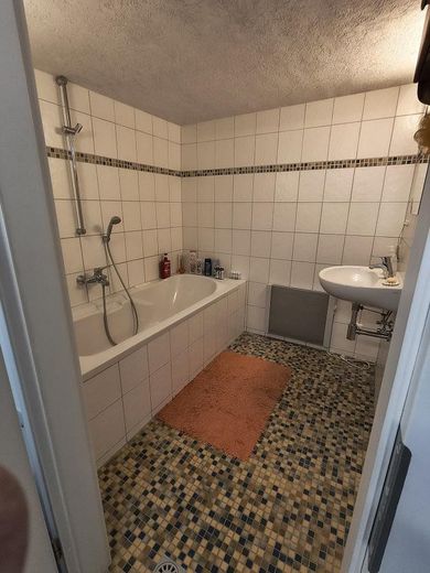 Modernisiertes Reihenmittelhaus in ruhiger Lage – Wannenbad Keller