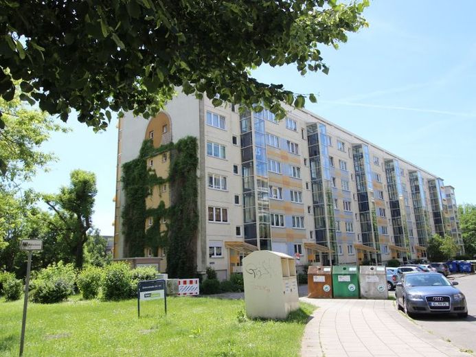Wohngenuss pur – Balkon mit Ausblick ins Grüne und bequemer Aufzug inklusive. Nachmieter gesucht. – Foto 1