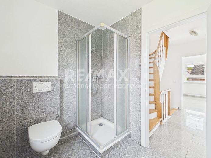 Mehr Platz als erwartet, modernisierte DHH, mit wohnlich ausgebautem Keller mit  eigenem Eingang. – Badezimmer OG