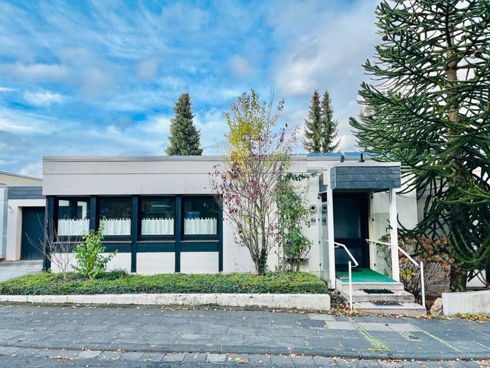 Gepflegter Bungalow mit 2 Wohnbereichen in Bonn-Medinghoven – Front-1