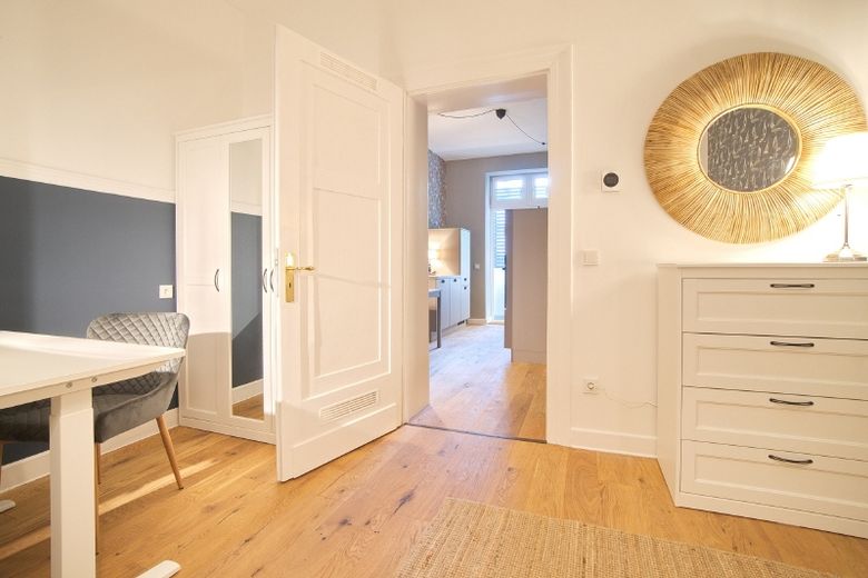 First-time occupancy after renovation: extremely appealingly designed and furnished apartment with loggia overlooking garden – 9b491229da124a19d8d356ccb62601d93eeff475.jpg
