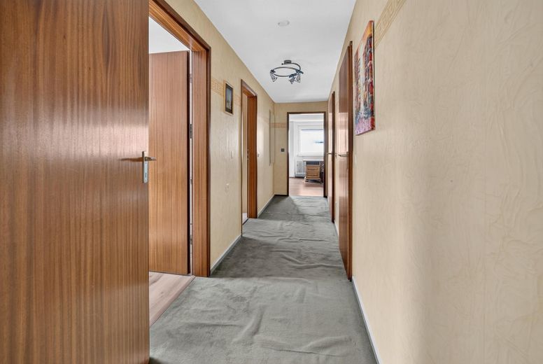 Provisionsfreies Einfamilienhaus mit Einliegerwohnung und Garage – Foto 25