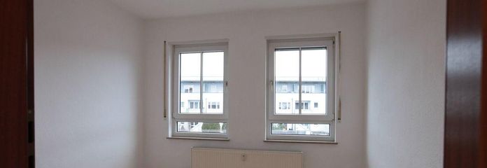 1-Zimmer-Apartment in Laubegast: frisch gestrichen, Einbauküche, Aufzug – auf Wunsch möbliert