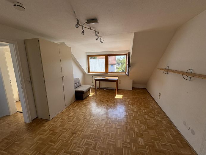 Zuhause fühlen in Reihenmittelhaus in ruhiger, familiärer Lage – DG Multifunktionszimmer
