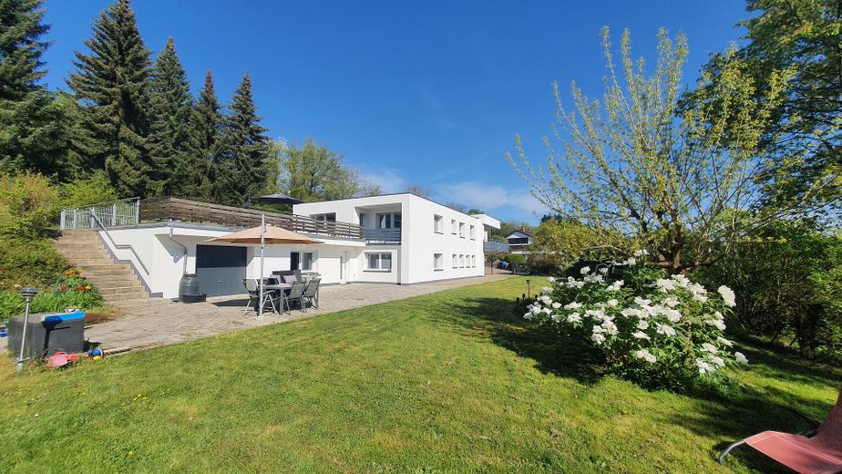 Großzügiges 1–2 Familienhaus mit 3.012 m² Grundstück, viel Privatsphäre und traumhaftem Ausblick – Foto 1