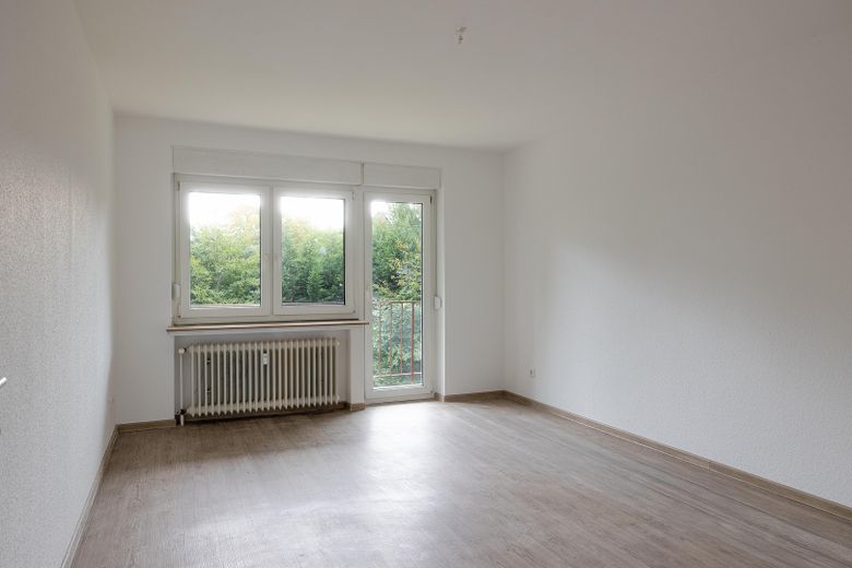 Appena ristrutturato: luminoso appartamento di 3 stanze con ascensore e loggia a Heinsberg-Oberbruch – Wohnzimmer