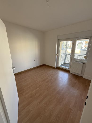 4-Zimmer-Wohnung mit 2 Balkonen in zentraler Lage von Schweinfurt – Schlafzimmer 1 mit Balkon