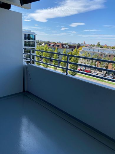 म्यूनिख के केंद्रीय प्रमुख स्थान पर सुसज्जित 1-कमरे का अपार्टमेंट – Balkon Ausblick 1
