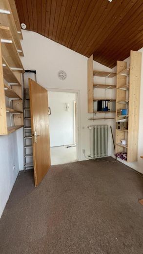Stilvoll renoviertes Landhaus mit großzügigen Räumen – Büro OG