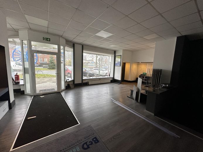 Commercial space in Kray with up to 7 parking spaces, window frontage, office, storage – Foto 1