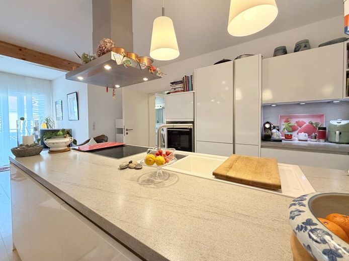 Renoviertes Einfamilienhaus mit Balkon, Carport und flexiblen Nutzungsmöglichkeiten – Küche