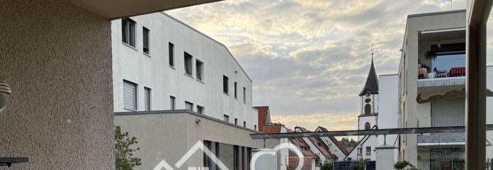 Erstbezug nach Renovierung: 3,5 Zimmer, große Terrasse, neue Küche & TG-Stellplatz