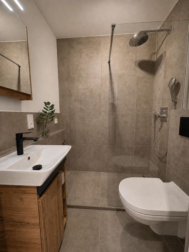 Apartment mit Balkon ins Grüne – Foto 2