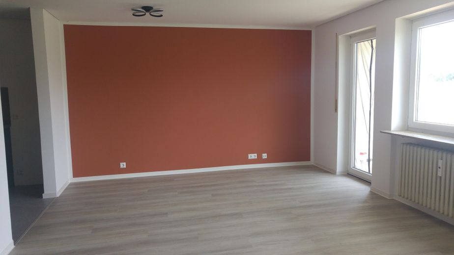 renovierte 1,5-Zi-Whg. Stadtmitte Postareal, Südbalkon, Pkw-Stellplatz – Wohnzimmer links