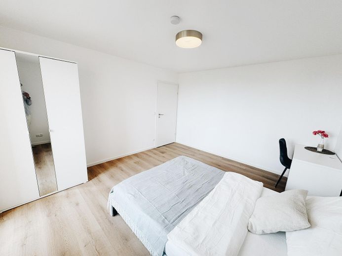 Renovated shared apartment with balcony (fully furnished) – Zimmer 3