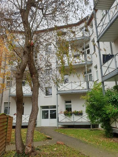 Frisch sanierte/renovierte, helle Zweiraumwohnung mit ruhigen Süd-Westbalkon in Stadtfeld-Ost – Garten/Innenhof - Balkon 2. OG