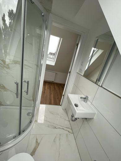 Wohnung im idyllischen Grün in einer Top-Lage. Erstbezug!! – Bad obere  Etage