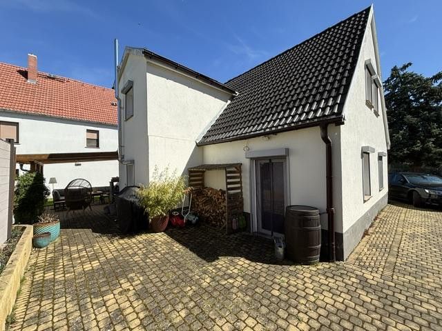 Charmantes Einfamilienhaus mit Garten – Ihr neues Zuhause in Liebschützberg-Clanzschwitz – Außenansicht Rückseite