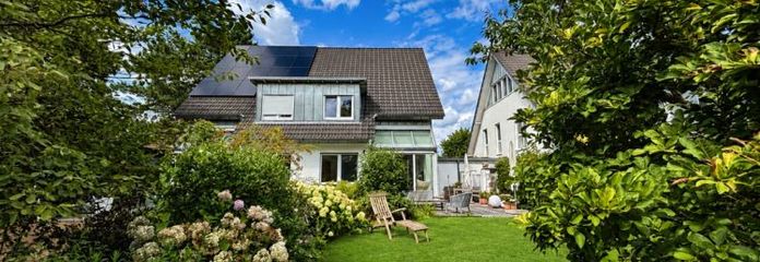 Porzione di bifamiliare di pregio con ampio giardino e distribuzione flessibile degli ambienti